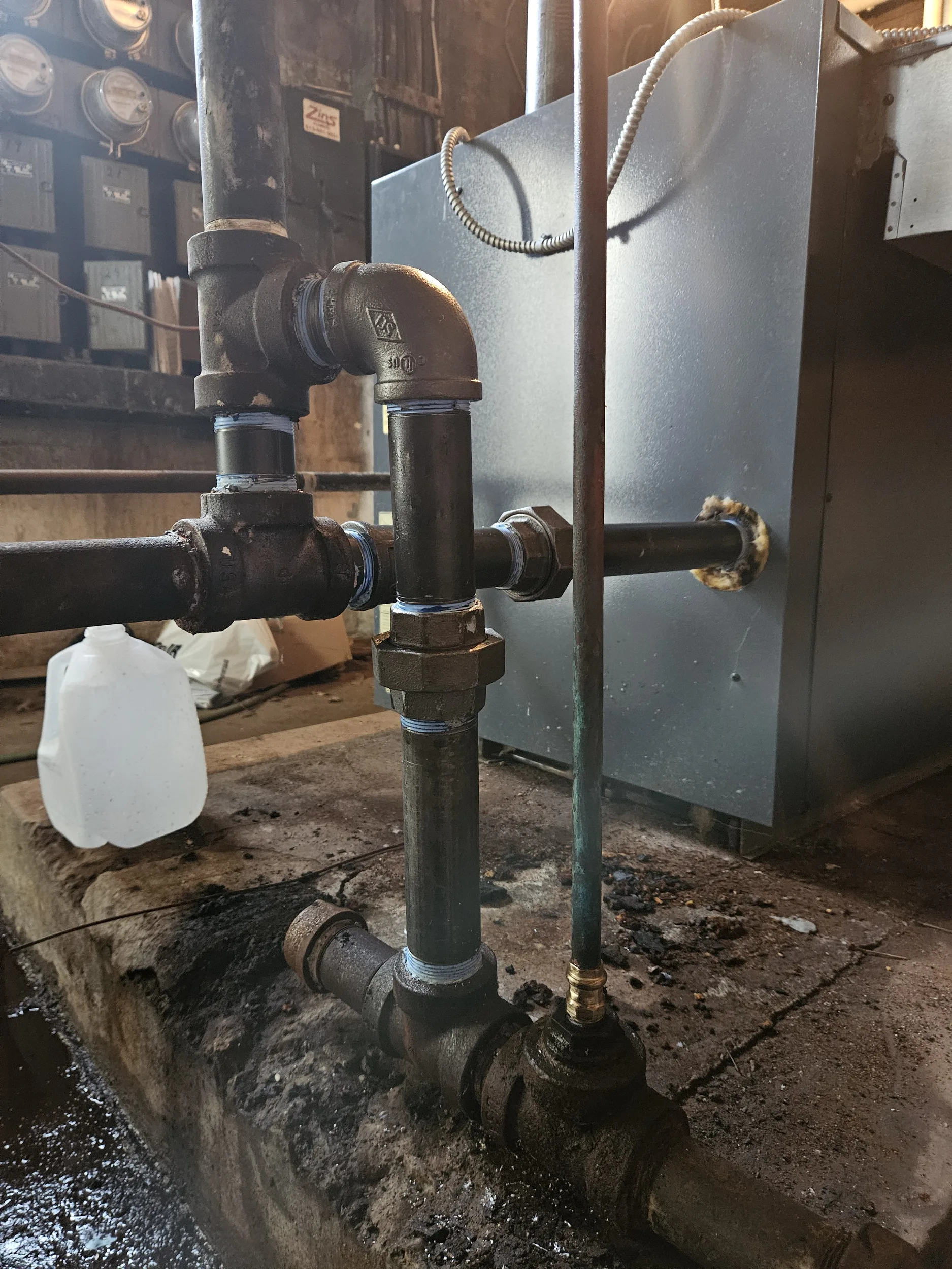 Hartford loop piping on a steam boiler in a basement, steam boiler repair in Cincinnati, OH.